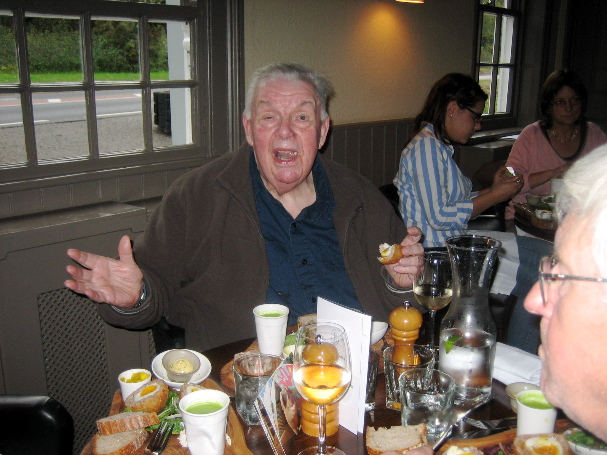 b55acefa-120c-4052-8a8b-b23f83056831