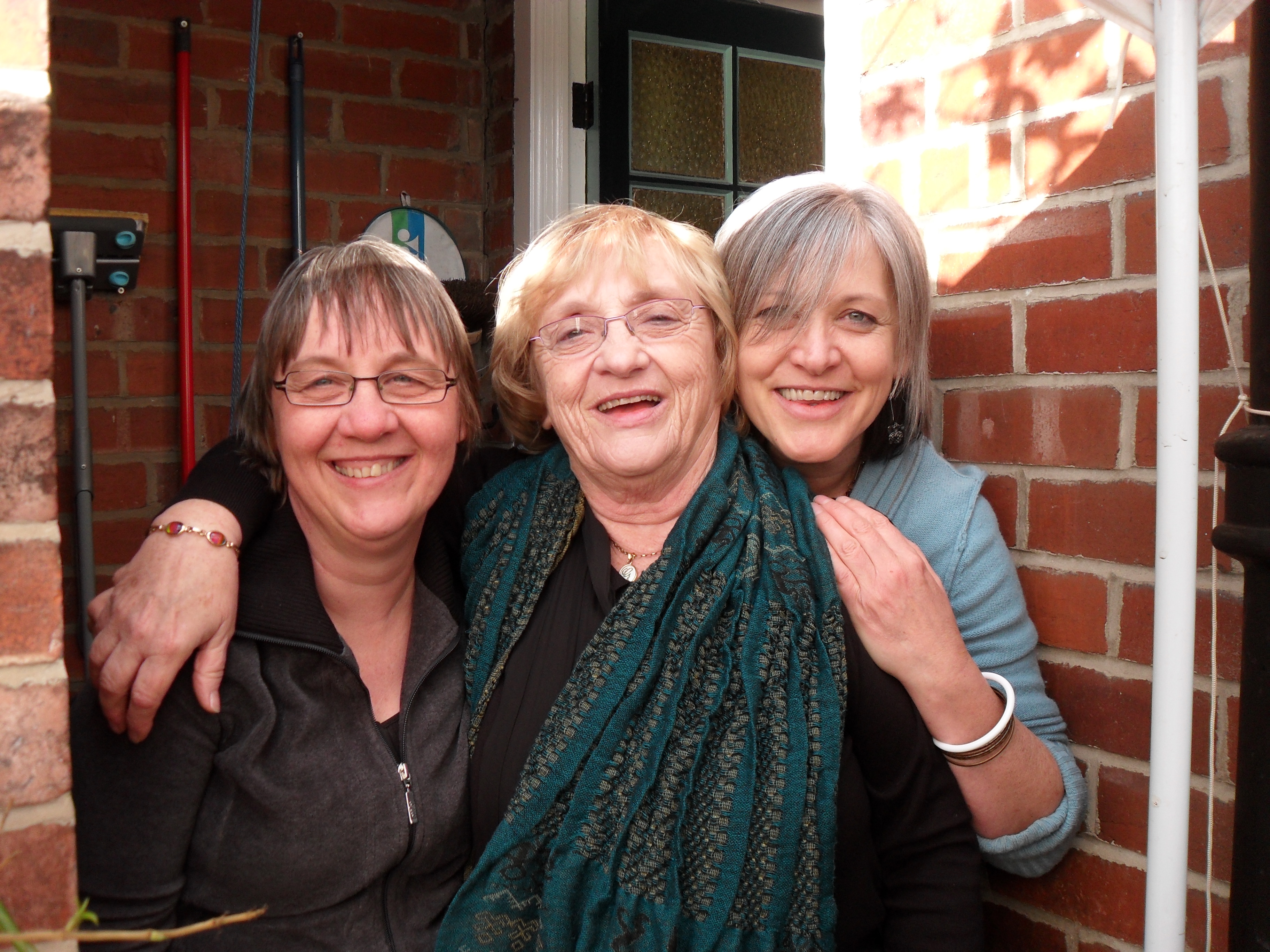 me, Lynne & Mum.JPG